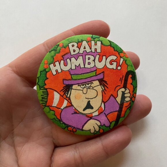 Bah Humbug Ebenezer Scrooge 1982 Hallmark Christmas Pinback Button - Picture 1 of 2